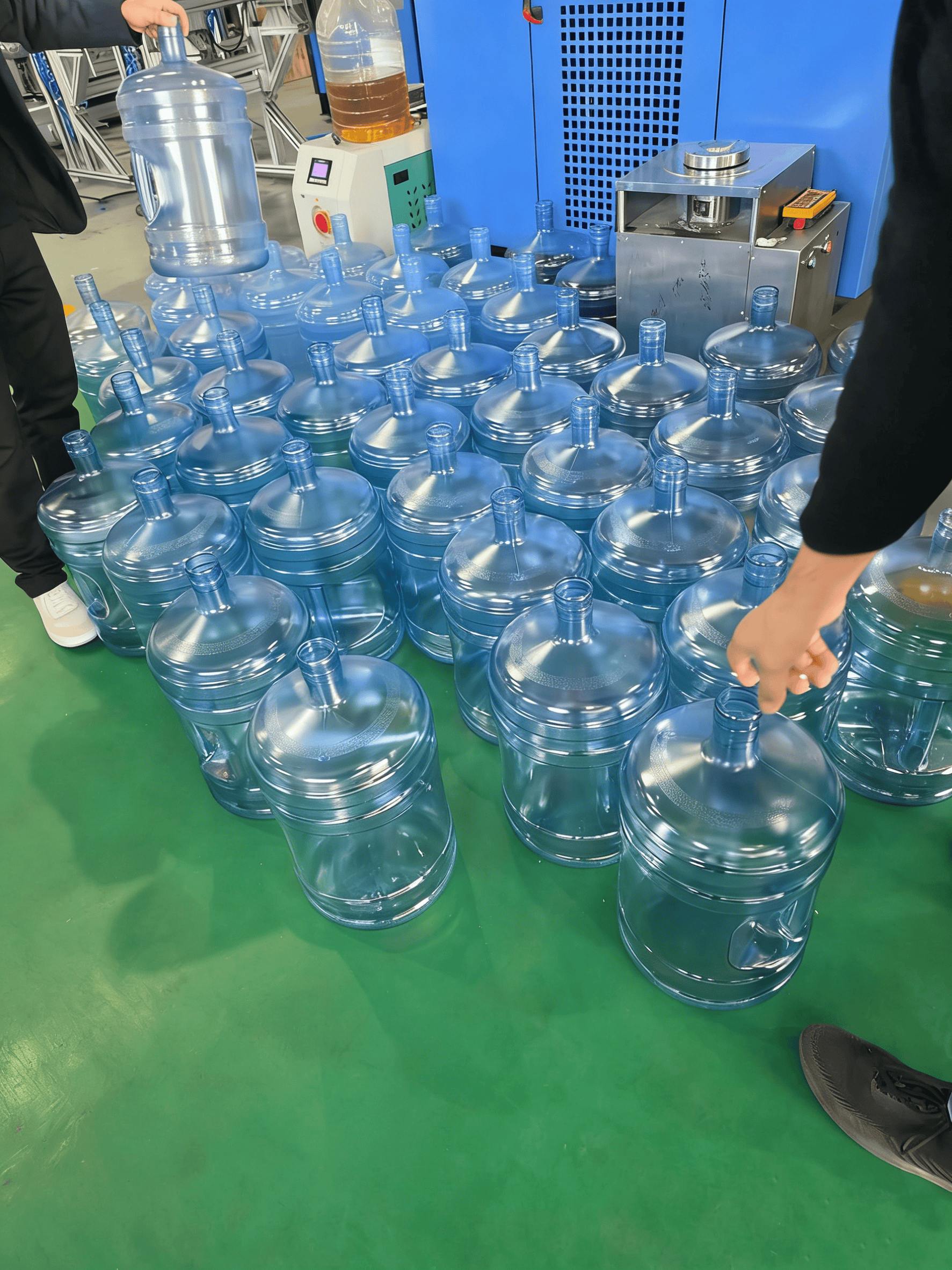 The first batch of Sinopec sabic CH30-0R-L PC tank material has been put into production. The first batch of Sinopec sabic CH30-0R-L PC tank material has been put into production.