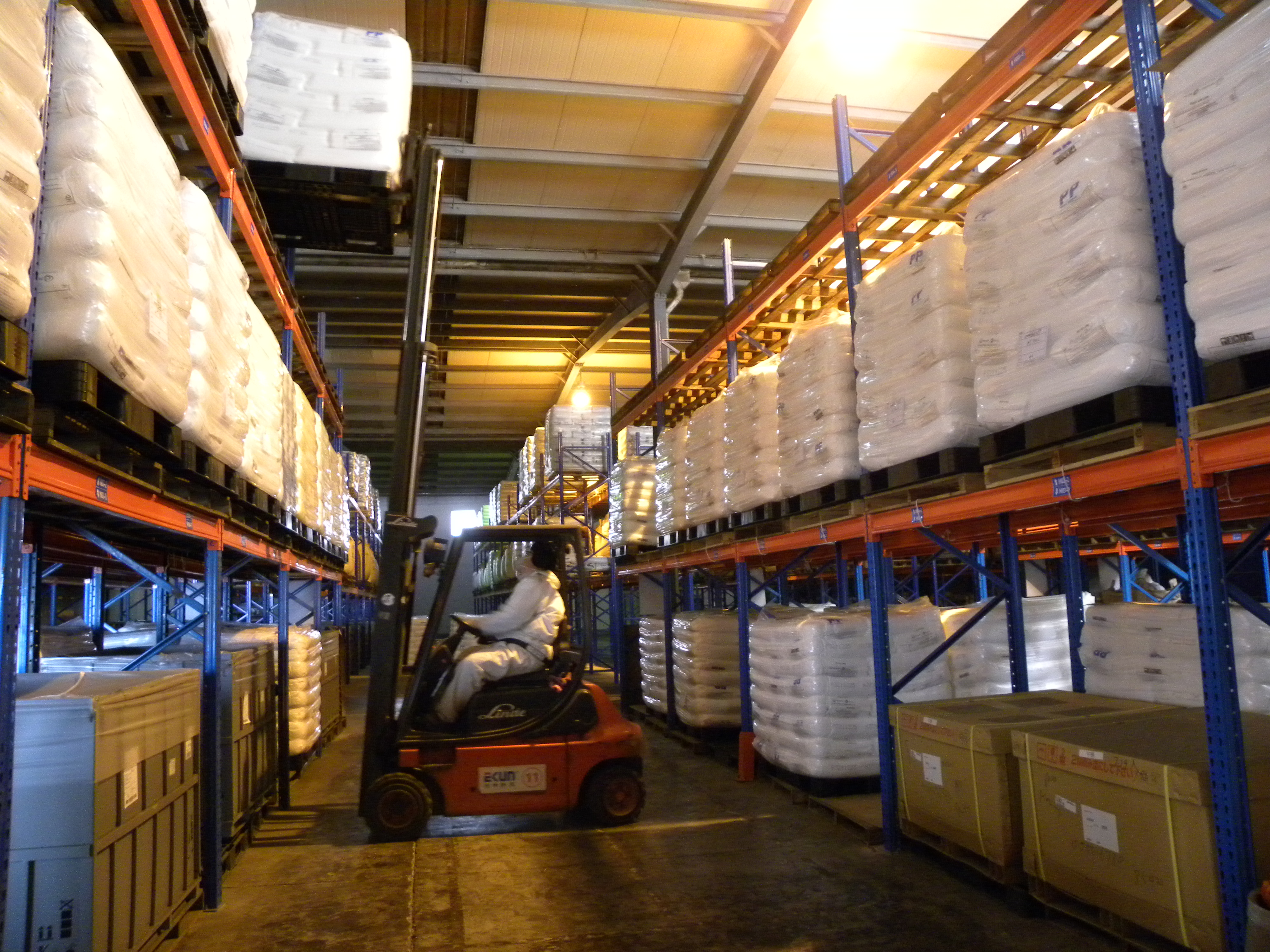 Real shots inside the warehouse Real shots inside the warehouse